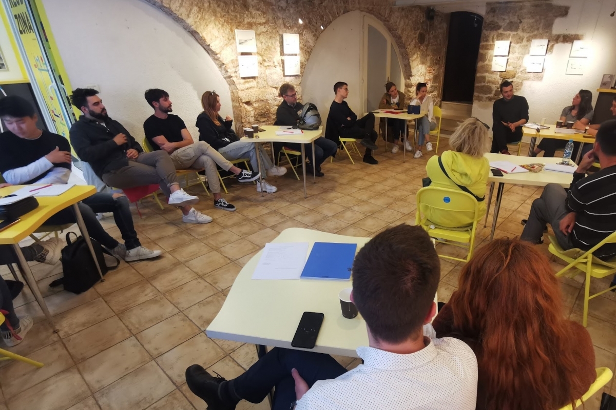 Uključivanje mladih - kako dalje? Pridružite se raspravi u Zoni!